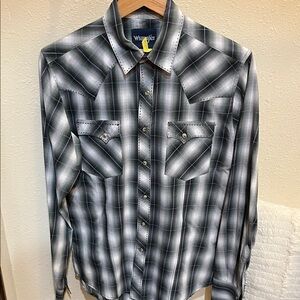 Wrangler Men's Gray and Black Plaid Button Down Shirt